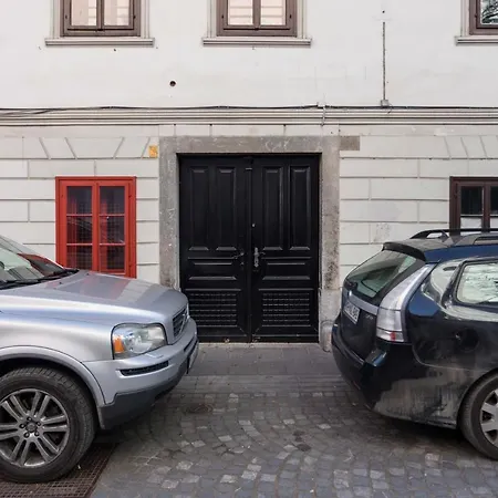 Apartamento Lovely Under The Castle Hill *